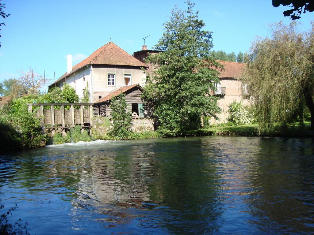 Le Moulin De Fillievres Bed & Breakfast Екстериор снимка